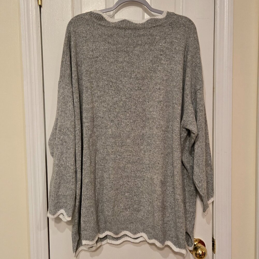 NWT BloomChic gray sweater with white trim - Size 22/24 - Picture 3 of 6